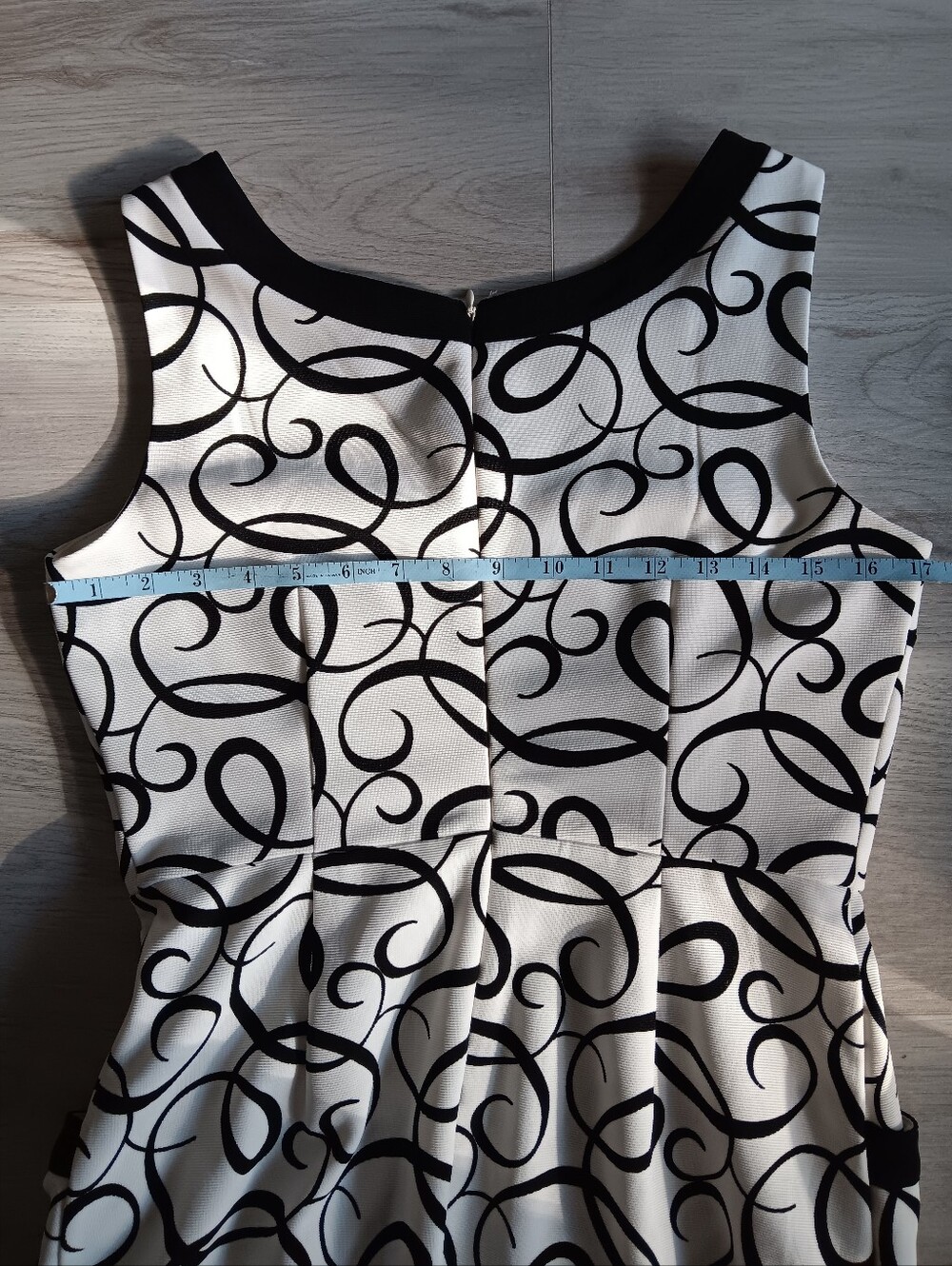London Times Sleeveless Sheath Dress Scroll Pattern Pockets Black White Size 8 - Picture 8 of 12